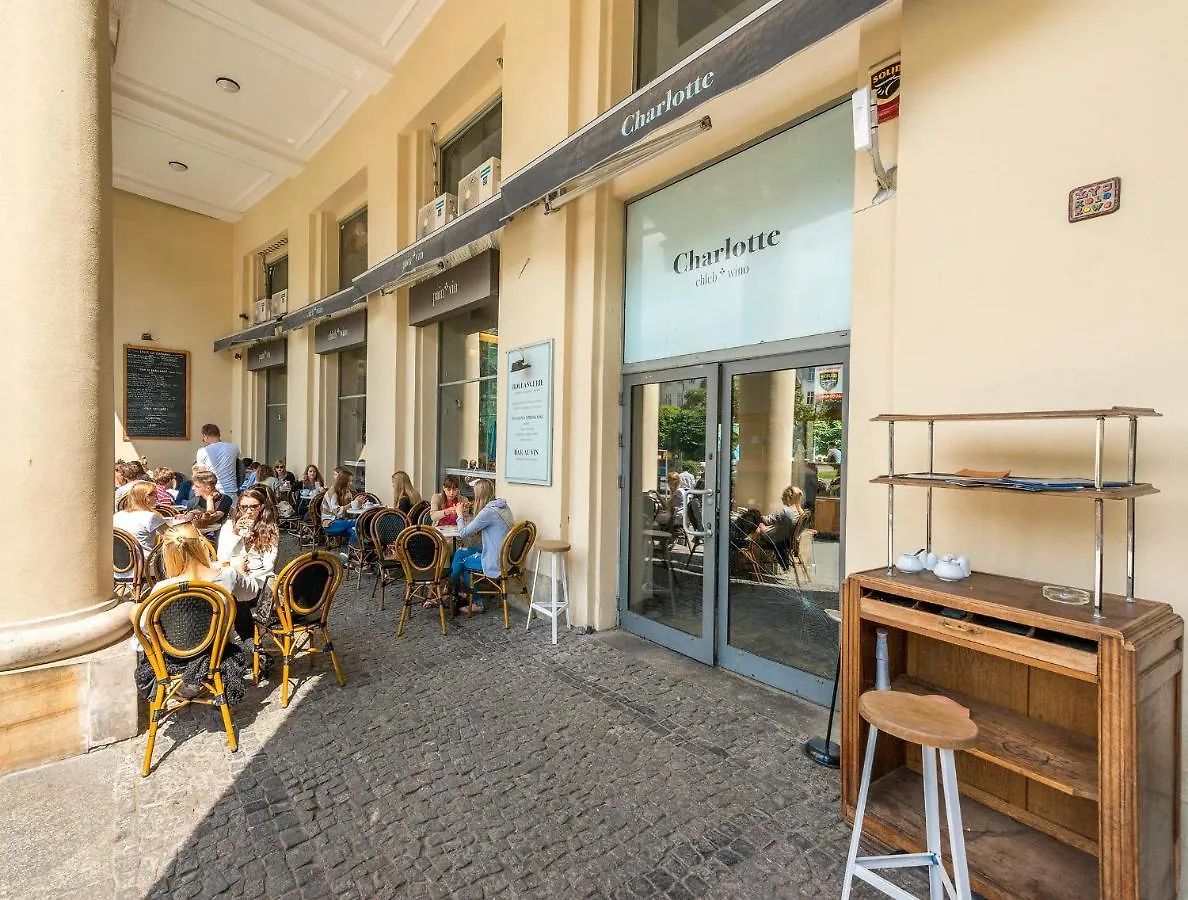 Zbawiciela Square P&O Serviced Apartments Warsaw